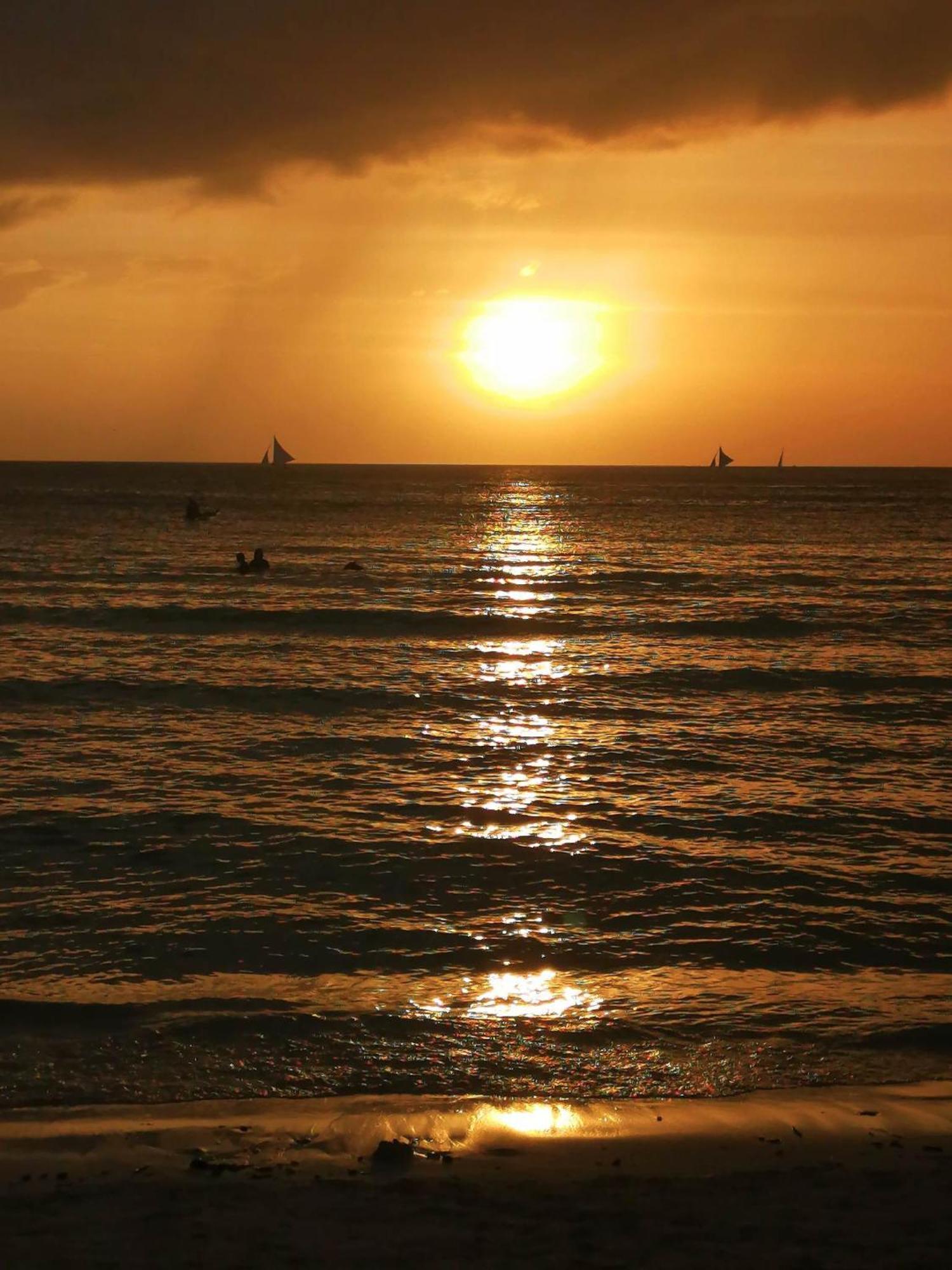 El Moro Beach Resort (Adults Only) Balabag  Luaran gambar